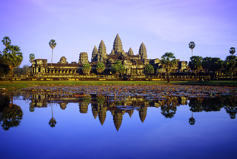 http://www.summilux.net/calendriers/2007/kermadee-Angkor-Vat-800.jpg