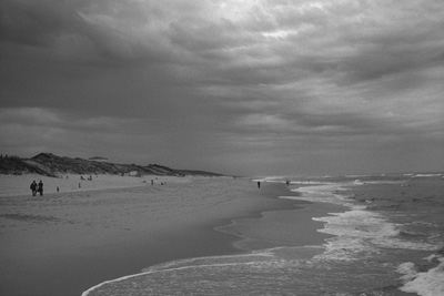 Une plage avant la pluie