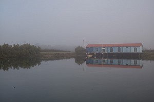 Brouillard sur les cabanes bleues