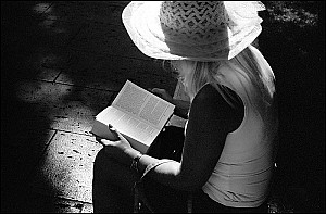 L'ombre, le calme et un livre.